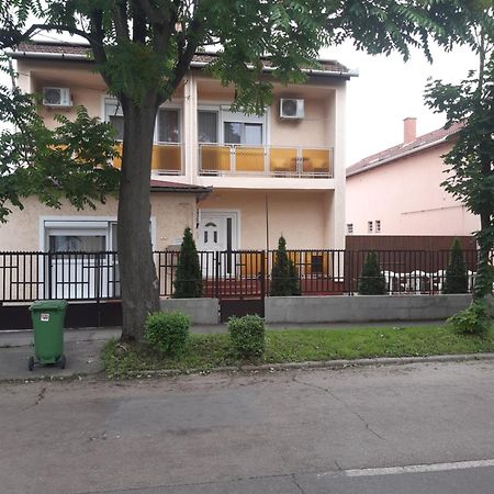 Sasfeszek Apartman Hajdúszoboszló Kültér fotó