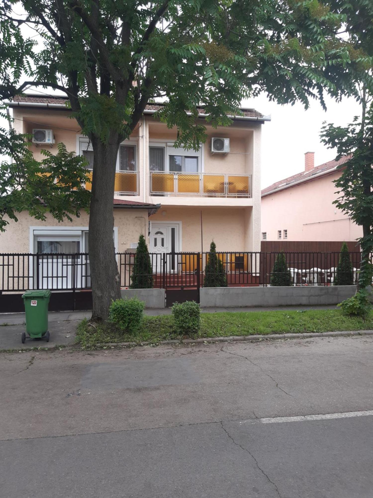 Sasfeszek Apartman Hajdúszoboszló Kültér fotó